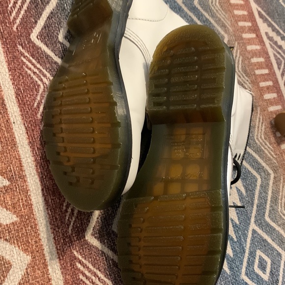 White docs - Picture 4 of 7